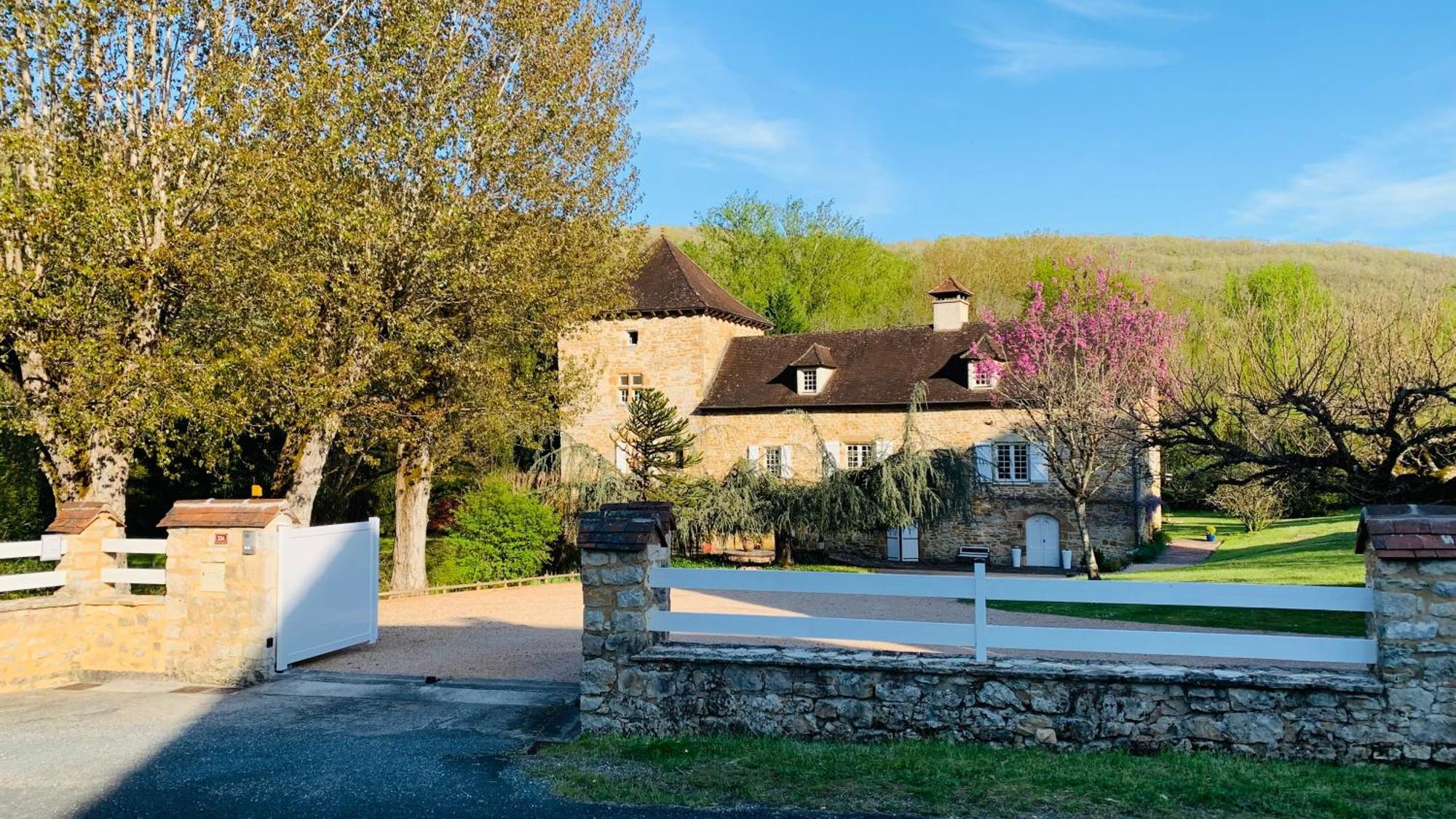 Bed and Breakfast Le Moulin Du Boisset Saint-Denis-les-Martel Экстерьер фото